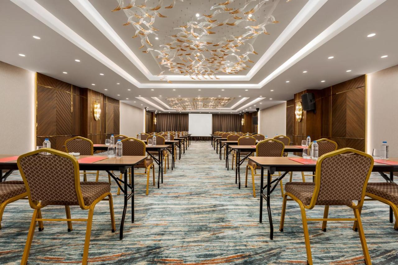 Ramada By Wyndham Istanbul Umraniye Hotel Exterior foto